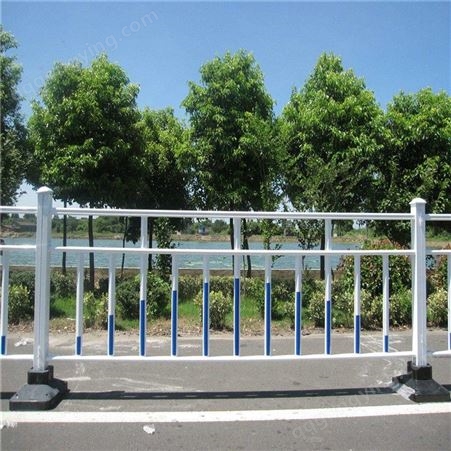 双面焊接防护栏杆道路护栏网 高架桥交通设施市政隔离围栏网